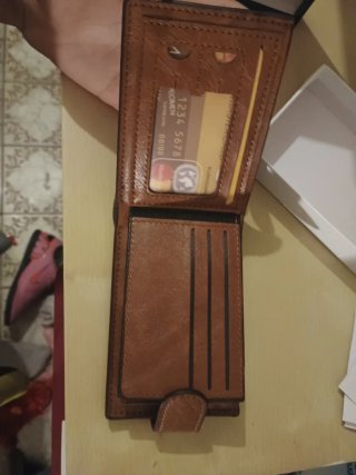 Cartera de piel marrón