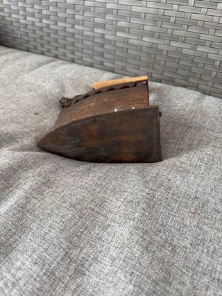 Plancha antigua carbón vintage gallo