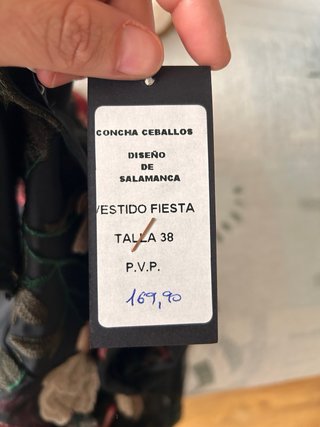 Vestido negro bordado flores