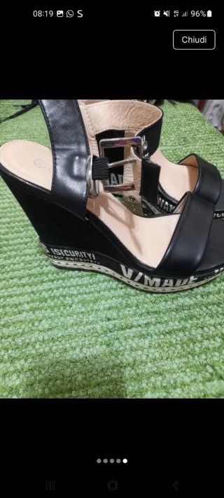 Sandali zeppa ecopelle con scritta
