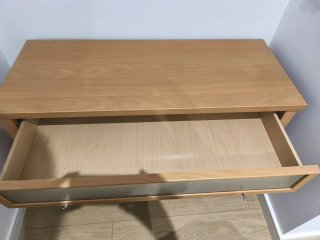 Cómoda/cajonera de madera cerezo con cristal