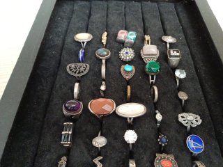 Lotto 35 anelli vintage anche in argento