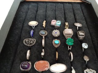 Lotto 35 anelli vintage anche in argento