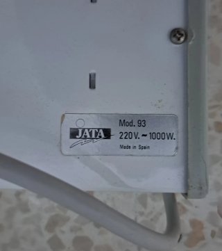 Estufa eléctrica gris y blanca
