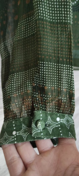 Blusa transparente verde y blanca