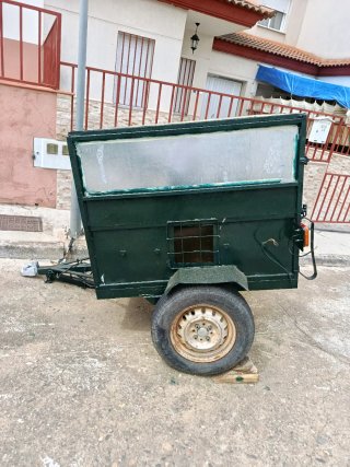 Se vende o cambia remolque verde