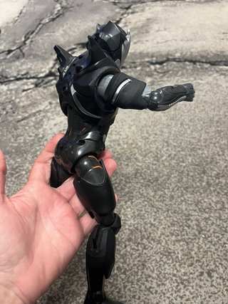 Figura Robot Negro y Gris