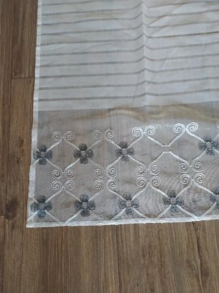 Cortinas Bordadas Blancas y Grises