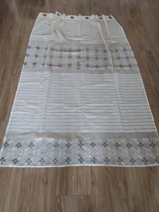 Cortinas Bordadas Blancas y Grises