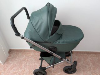Carrito de bebé verde