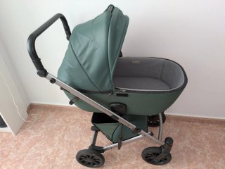Carrito de bebé verde