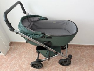 Carrito de bebé verde
