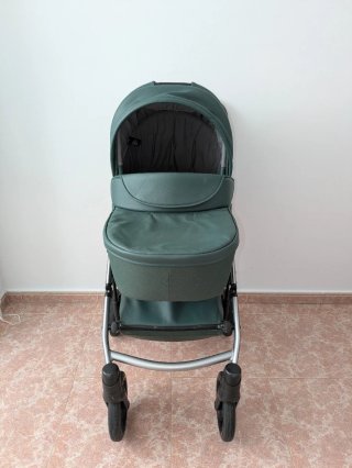 Carrito de bebé verde