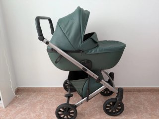 Carrito de bebé verde