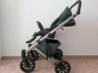 Carrito de bebé verde