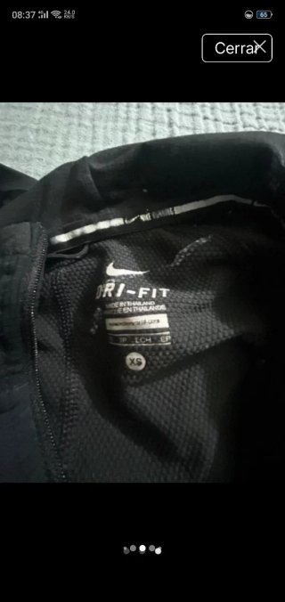 Chaqueta deportiva Nike negra