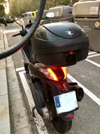 Piaggio Beverly 350 Maxi Scooter