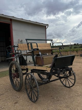 Carro de madera y metal