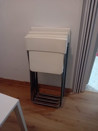MESA Y SILLAS MODERNAS EN 40 EUROS, CARTAGENA