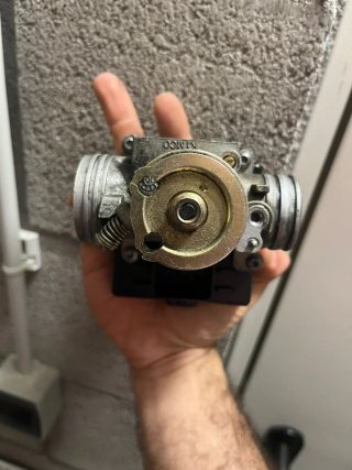 CDI Kymco Superdink 125i cuerpo de inyección.