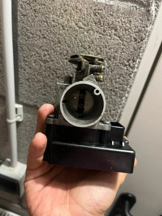 CDI Kymco Superdink 125i cuerpo de inyección.