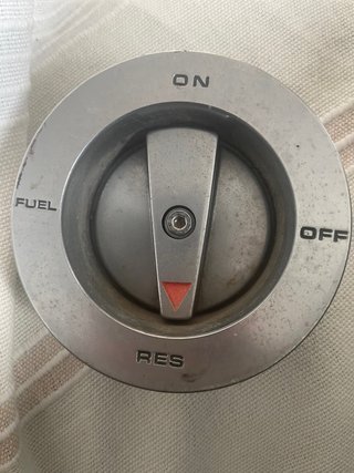 Depósito Gasolina y grifo Honda VF750F