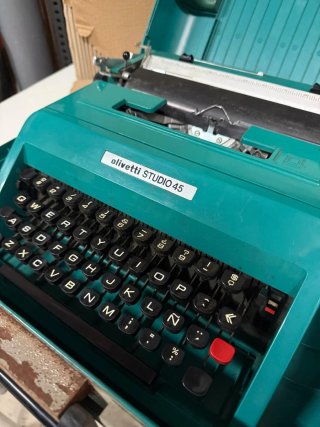Máquina de escribir Olivetti Studio 45