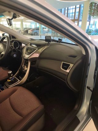 Hyundai Elantra 2012