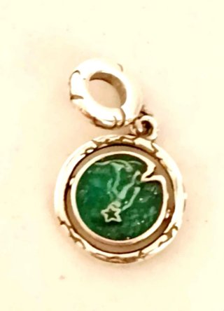 Charm El mundo al revés rojo y plateado