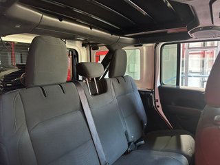 Jeep Wrangler 4p 2.0T GME Sahara 8ATX E6D