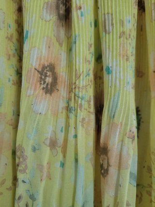 Minifalda plisada floral amarilla
