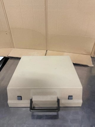 Máquina de escribir AEG Olympia Traveller de Luxe
