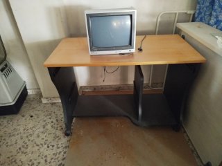 Mesa de ordenador madera y metal