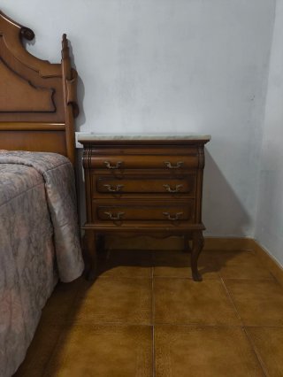Mesita de noche clásica madera y mármol