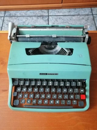 Máquina de escribir Olivetti Lettera 32