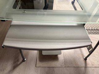 Mesa escritorio cristal con bandeja teclado