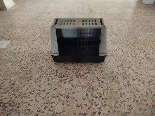 Transportín para perro gris y negro