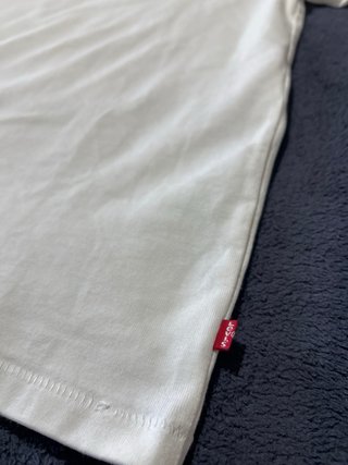 T-shirt Levi's con grafica arcobaleno taglia S