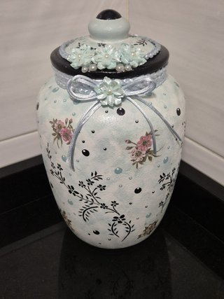 Jarrón decorativo azul y negro