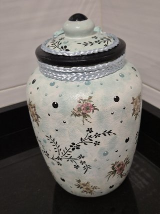 Jarrón decorativo azul y negro