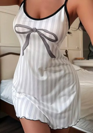 Camisón blanco y gris con lazo