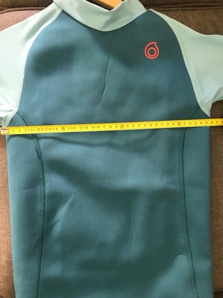 Neopreno manga corta azul cuello alto