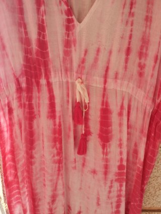 Caftán fucsia y blanco talla única