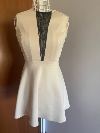 Vestito beige con inserti neri in pizzo