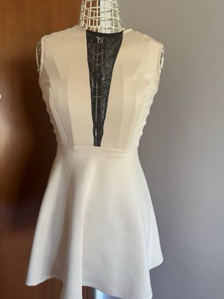 Vestito beige con inserti neri in pizzo