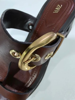 Sandalias Zara Marrón Hebilla Dorada