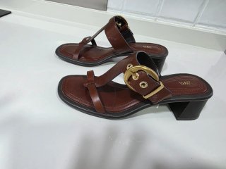 Sandalias Zara Marrón Hebilla Dorada