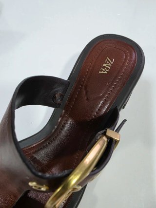 Sandalias Zara Marrón Hebilla Dorada