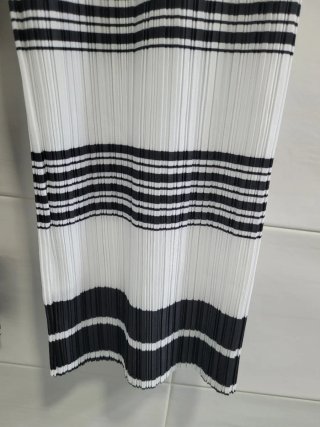 Pantalones de rayas blancos y negros