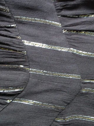 Vestido midi negro con rayas plateadas